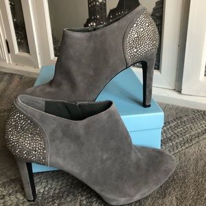 Antonio Melani grey suede booties